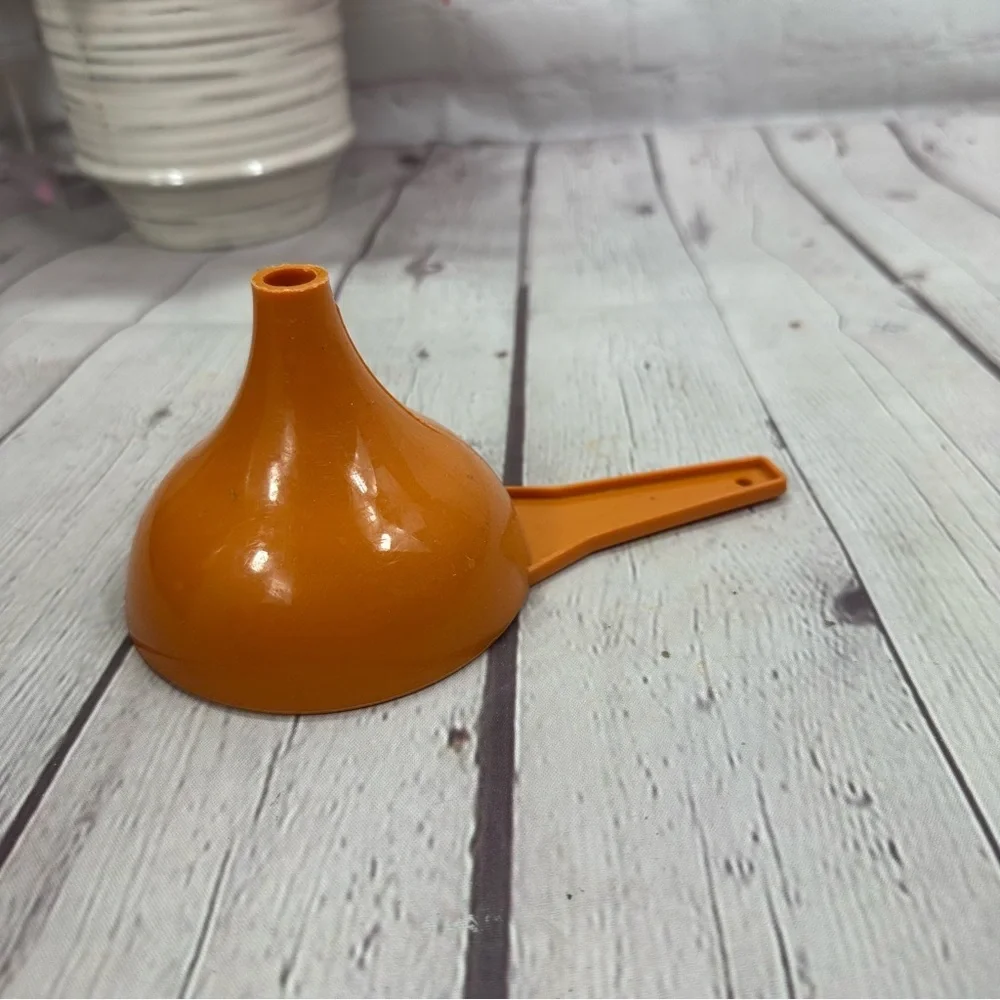 vtg tupperware rustic Orange funnel kitchen tool 1227 Tupperware “Hershey Kiss”